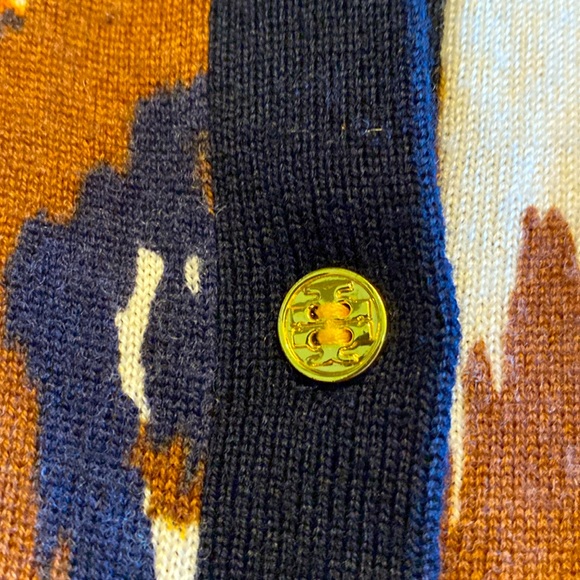 Beautiful Tory Burch Cardigan/sweater with logo buttons in 100% Merino Wool. - Picture 5 of 7